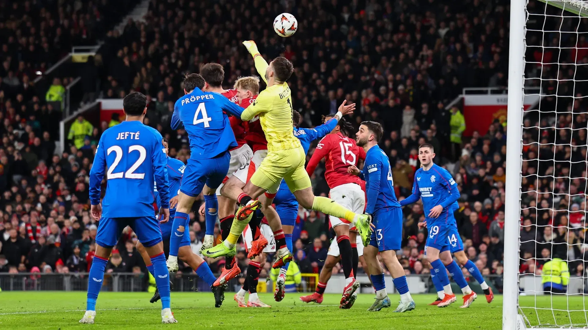 Errore clamoroso di Jack Butland: butta il pallone nella sua porta
