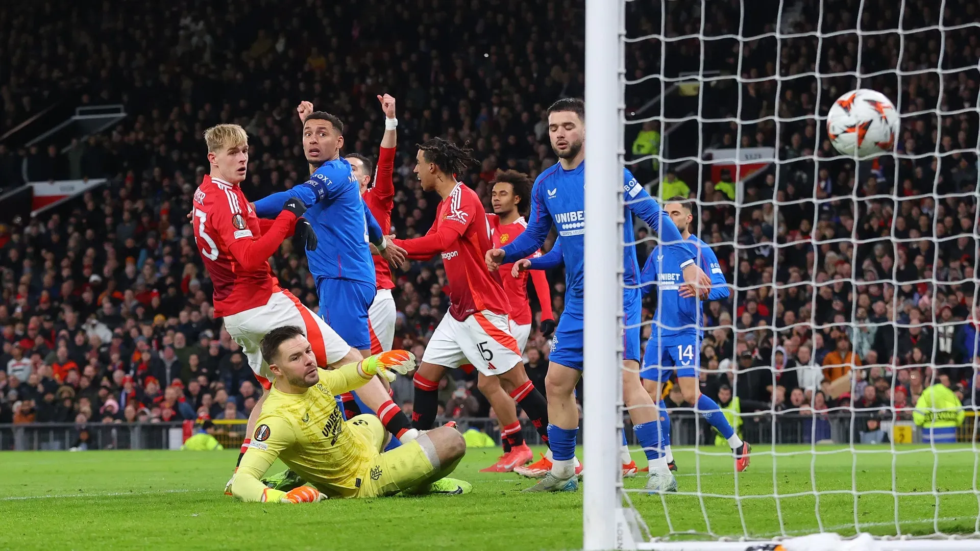Ha regalato il vantaggio al Manchester United
