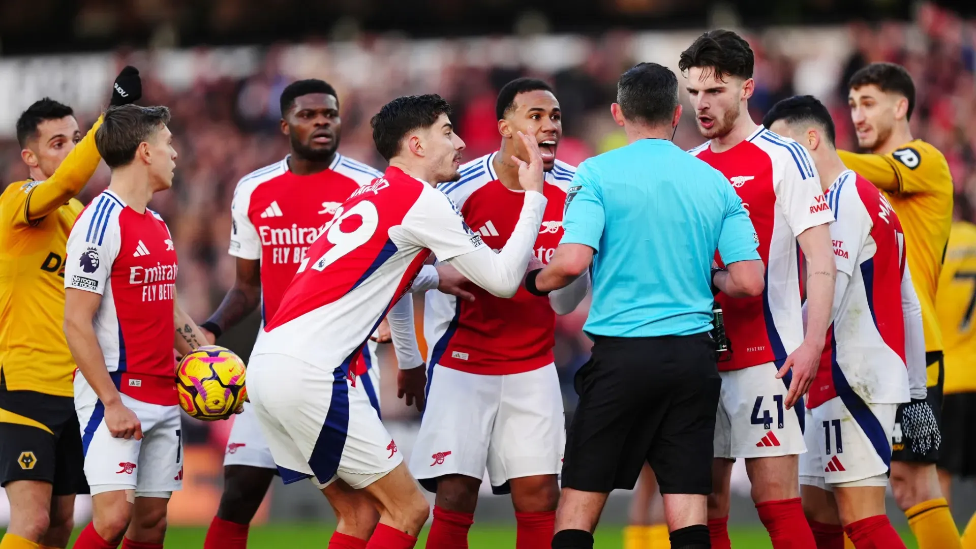 Lewis-Skelly e gli altri calciatori dell'Arsenal erano increduli per la decisione
