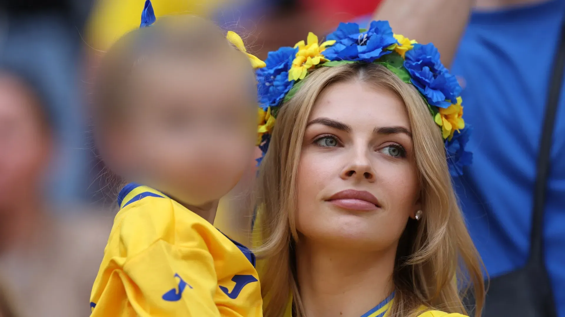 Ha frequentato l'Università Nazionale di Kiev Taras Shevchenko
