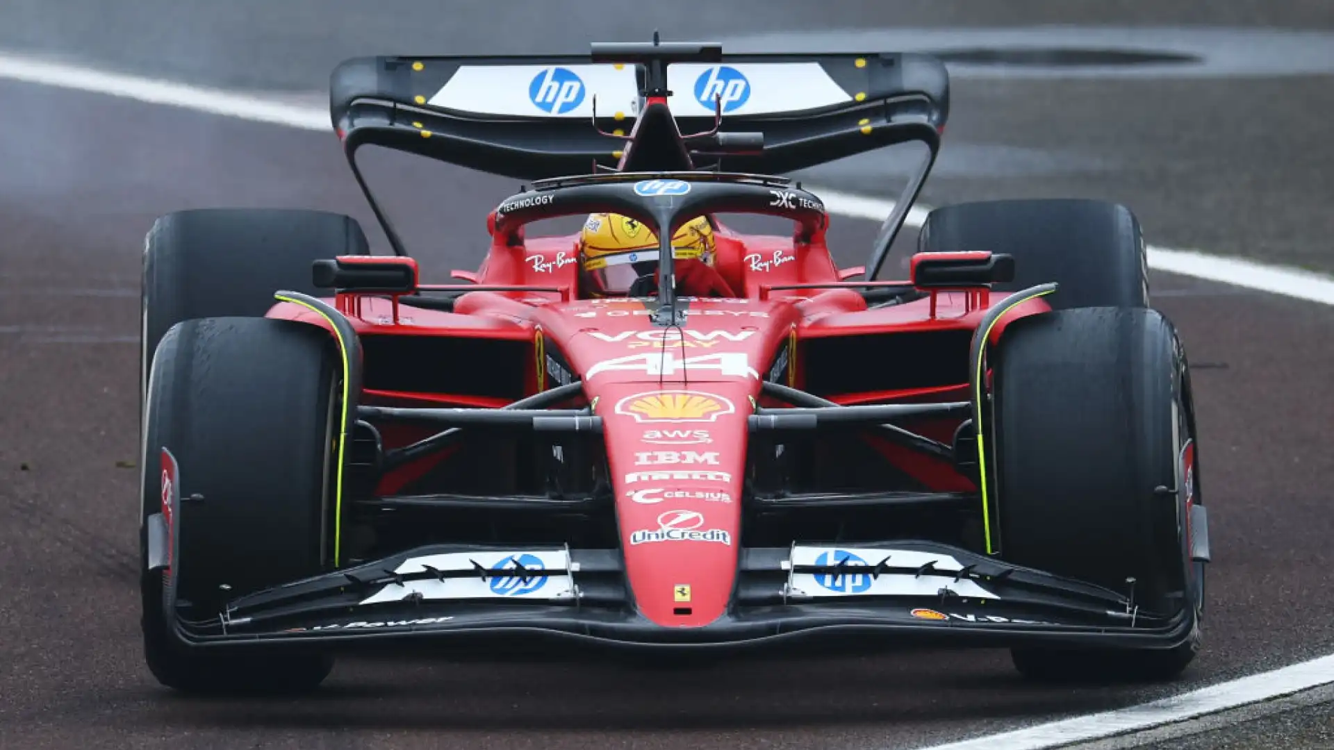 Lewis Hamilton Sulla Ferrari Storico Primo Giorno In Pista