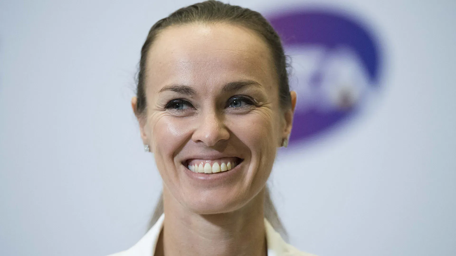 Ha raggiunto il successo nel periodo di transizione tra la fine di Steffi Graf e la futura ascesa delle sorelle Williams
