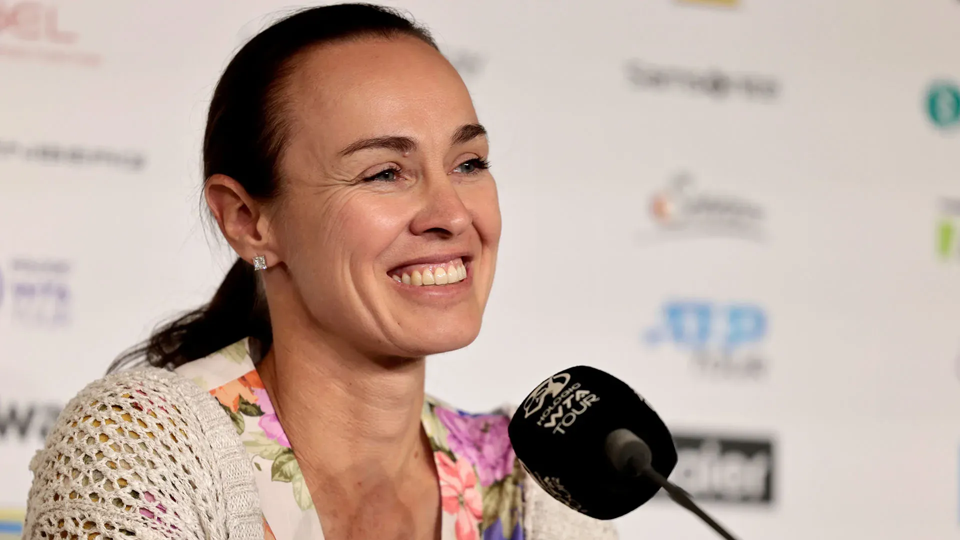 In carriera si è aggiudicata in tutto 43 titoli WTA in singolare e 64 in doppio
