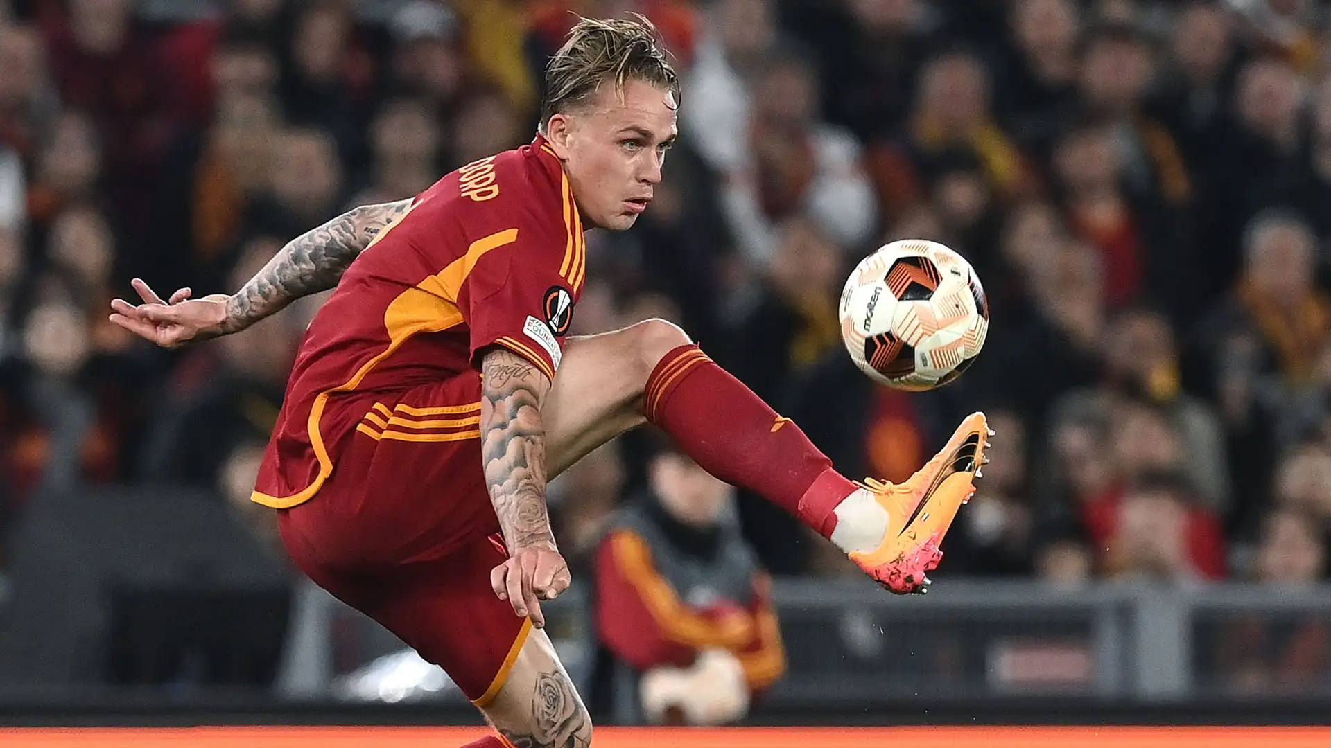 Dal 2017 al 2019 e dal 2020 al 2024 ha anche collezionato 1 gol e 16 assist
