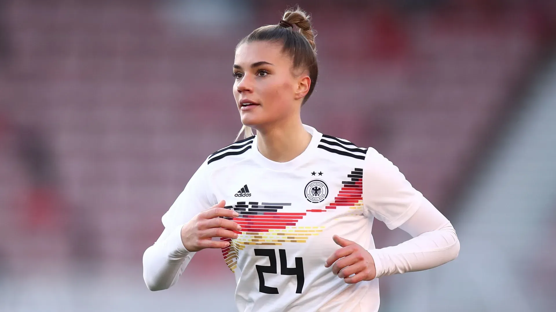 L'attaccante ha giocato nel Magdeburger prima di passare al Bayern Monaco
