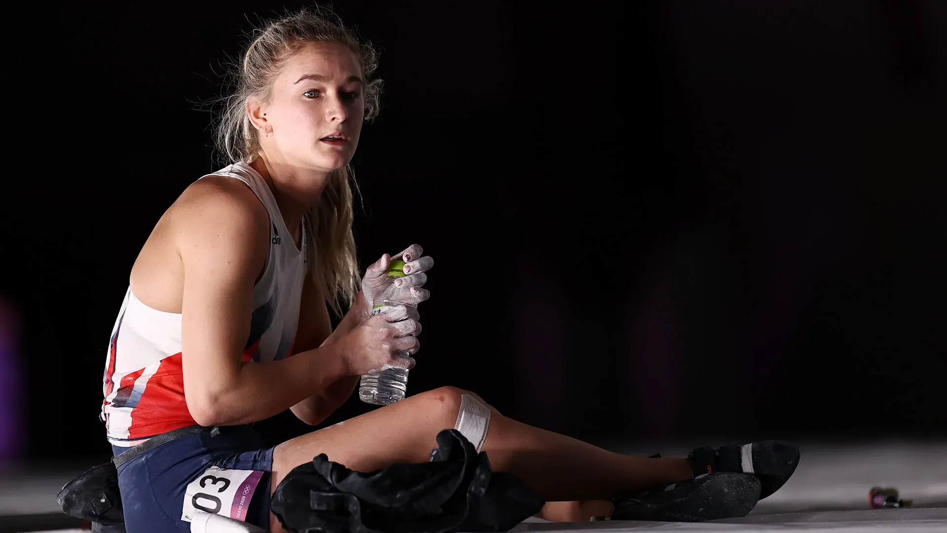 È la terza donna ad aver mai raggiunto il grado di 8B+/V14 nel bouldering

