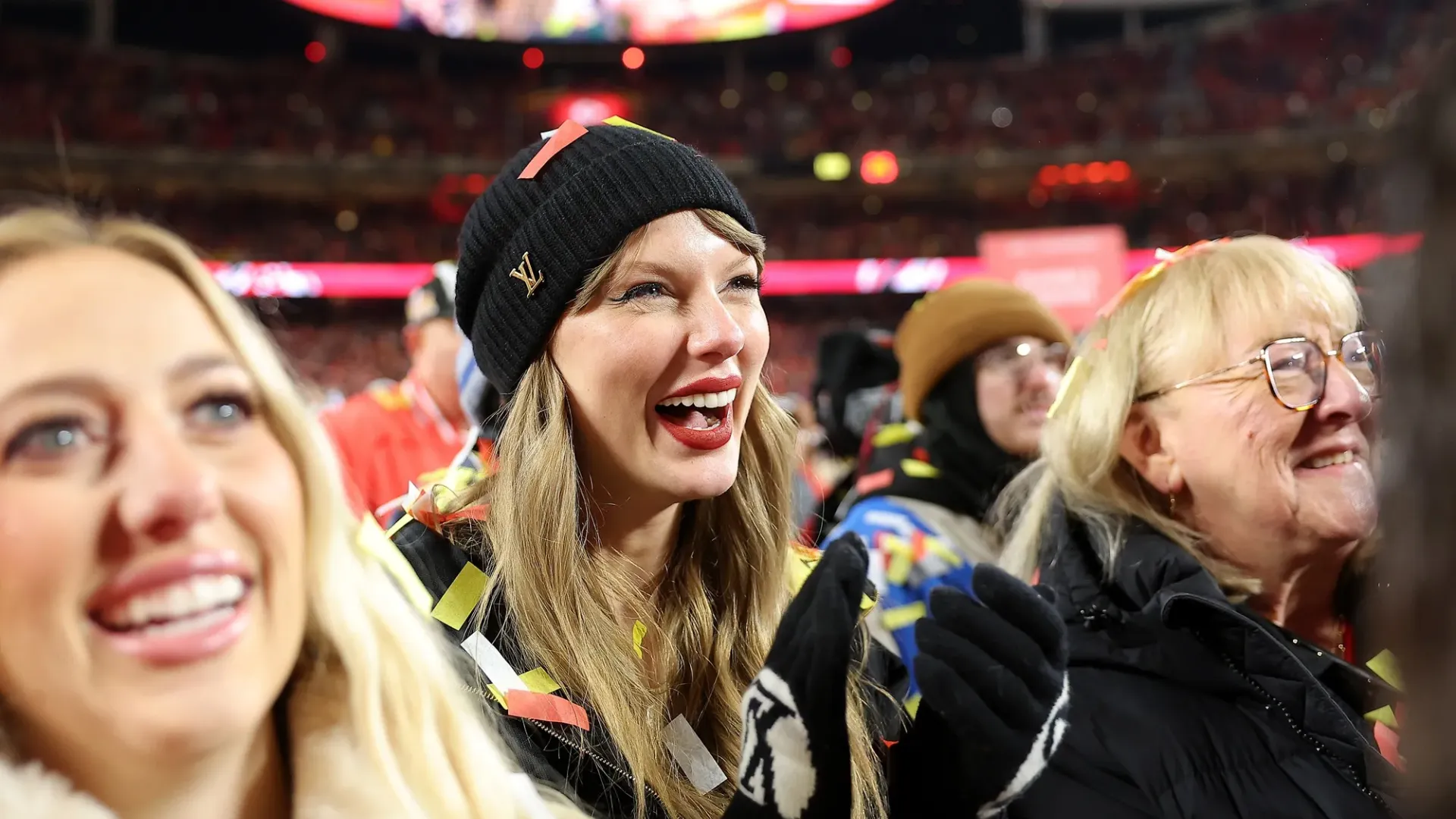 Taylor Swift ha festeggiato in compagnia della madre di Kelce, Donna, e della moglie di Mahomes, Brittany