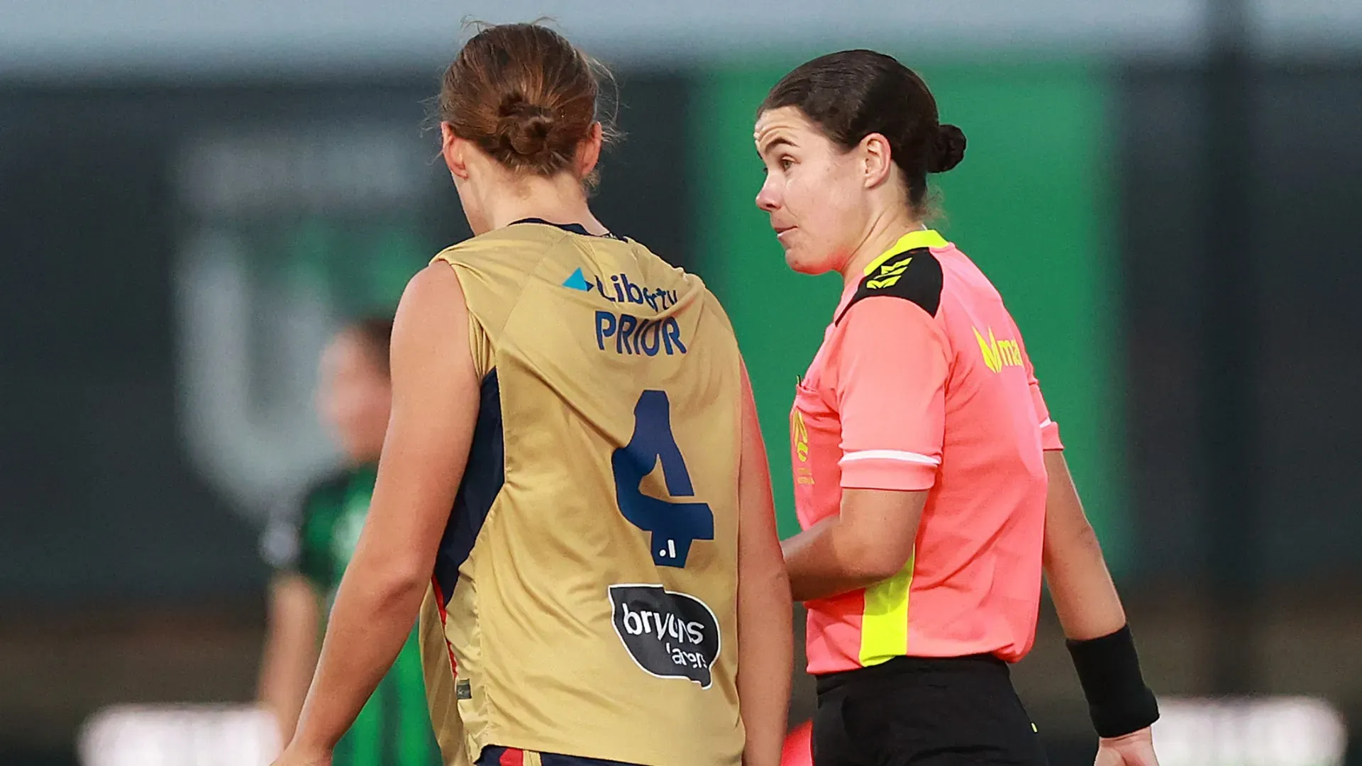 Da atlete professioniste ci si aspetta tutt'altra condotta
