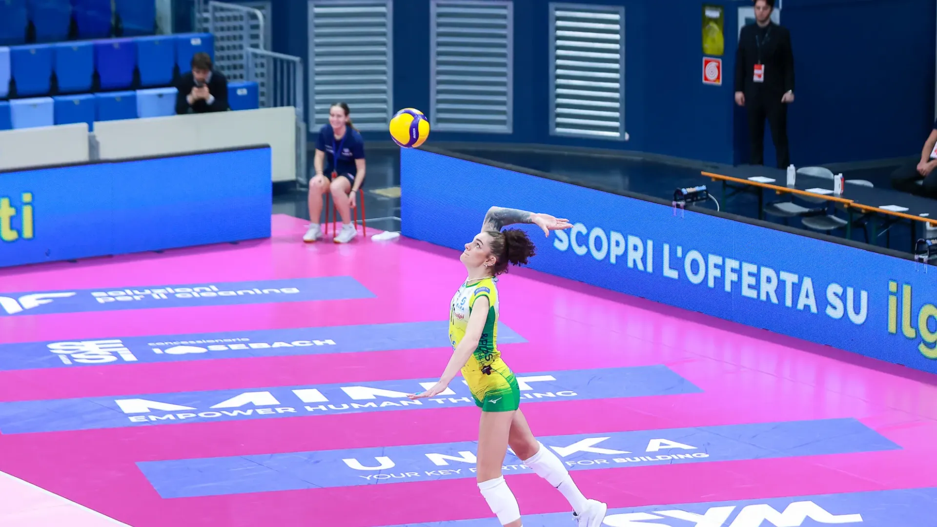 Lo scorso anno, Milano era riuscita a superare al tie-break Scandicci, raggiungendo così la finale, ma si era poi arresa sempre in cinque set a Conegliano.