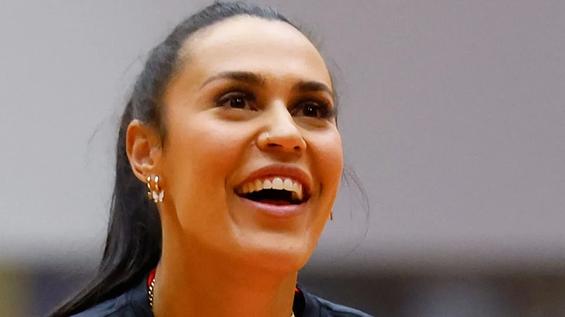Ha debuttato in WNBL nella stagione 2010–11 con l'Adelaide Lightning
