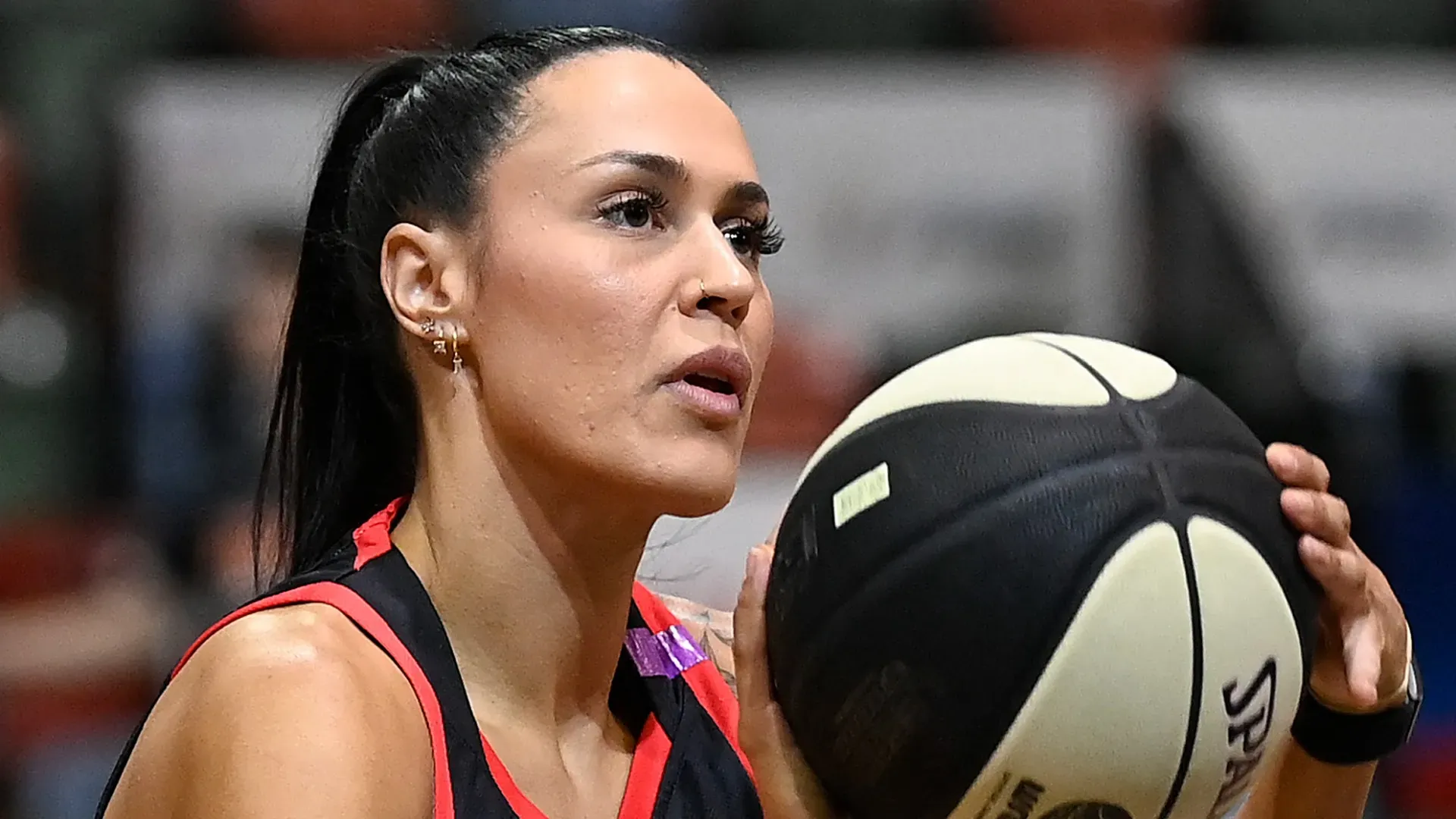 È stata selezionata nel First Team della WNBL e ha vinto il premio di MVP del Perth Lynx
