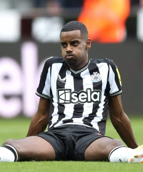 Alexander Isak scatena il caos: Newcastle furioso. Le immagini
