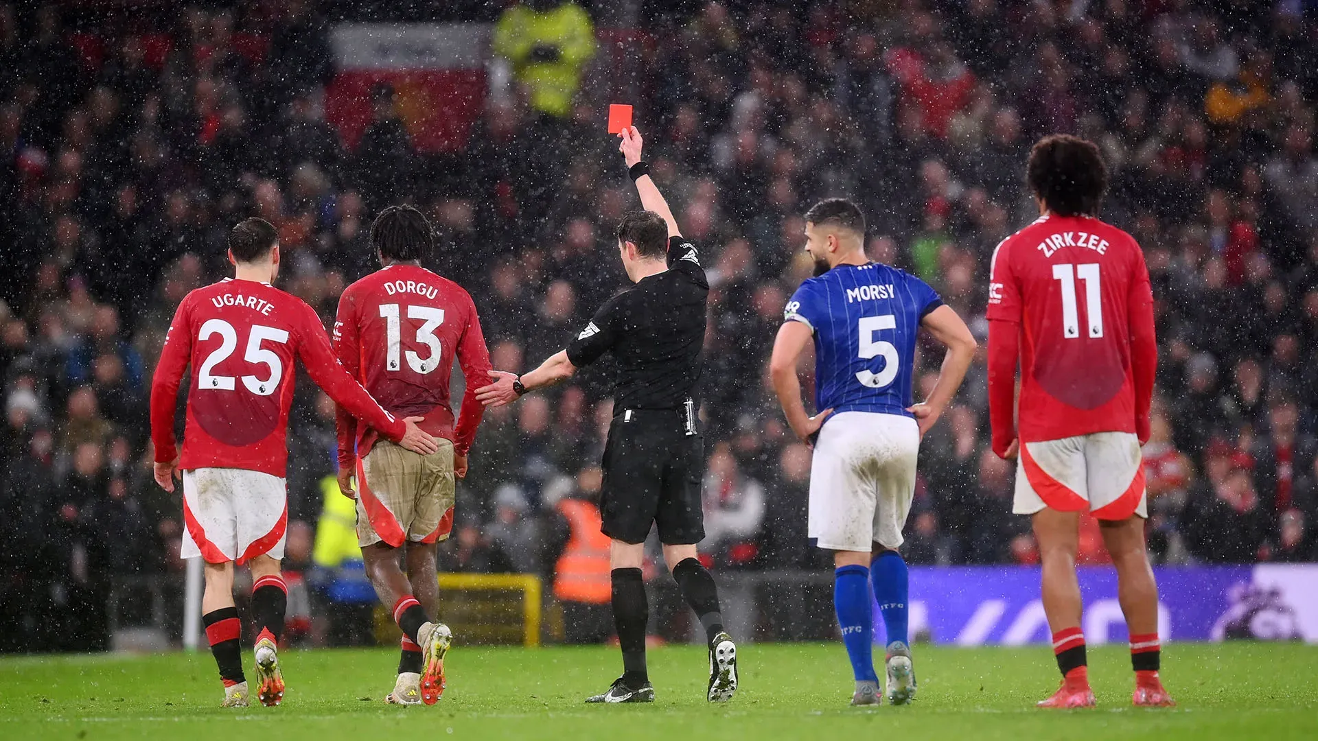 Il calciatore dell'Ipswich Town è stato anche fortunato a non aver riportato ferite gravi

