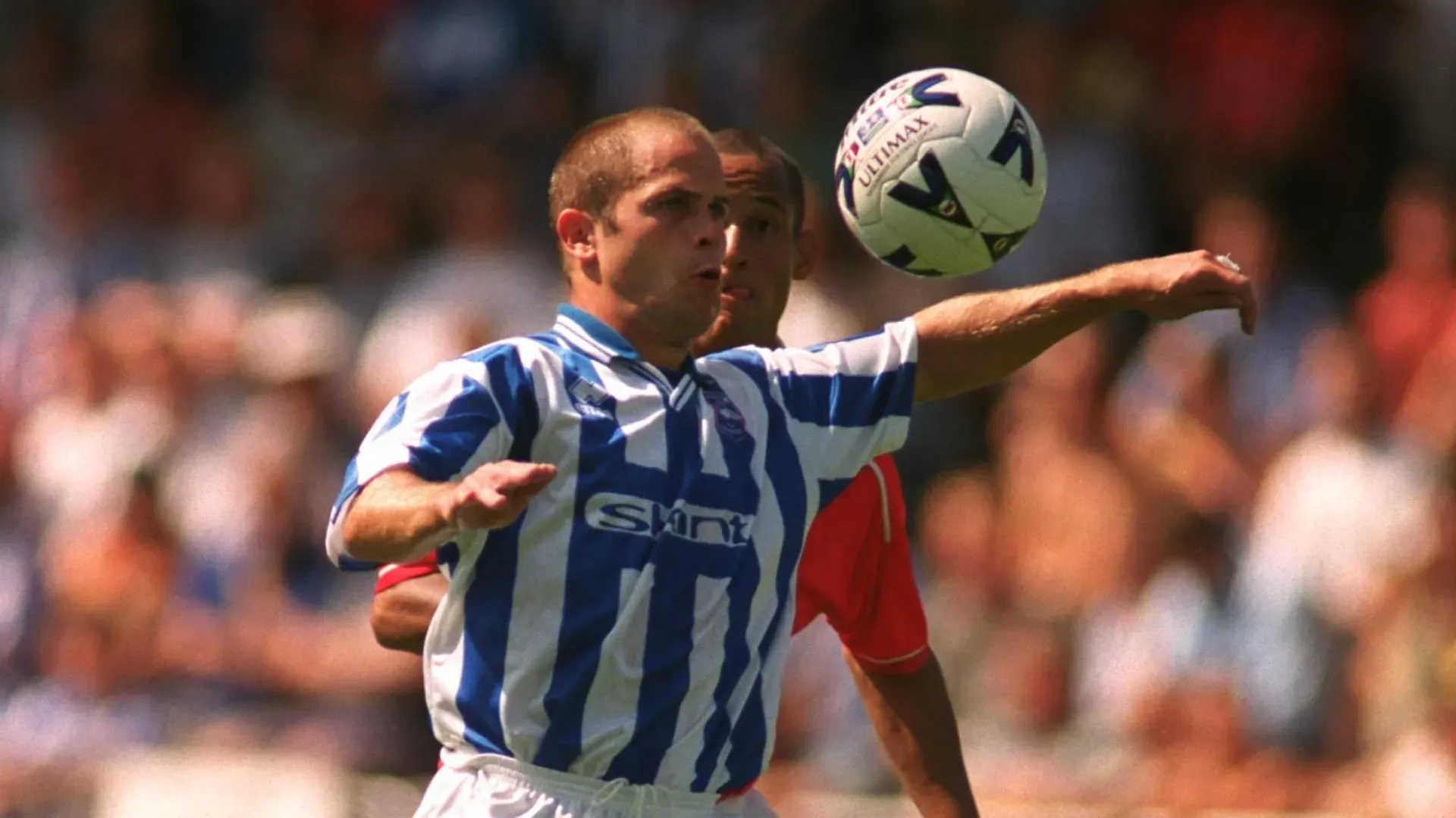 Ha vestito le maglie di Yeading, Cardiff, Brentford, Lincoln City, Brighton e Havant & Waterlooville
