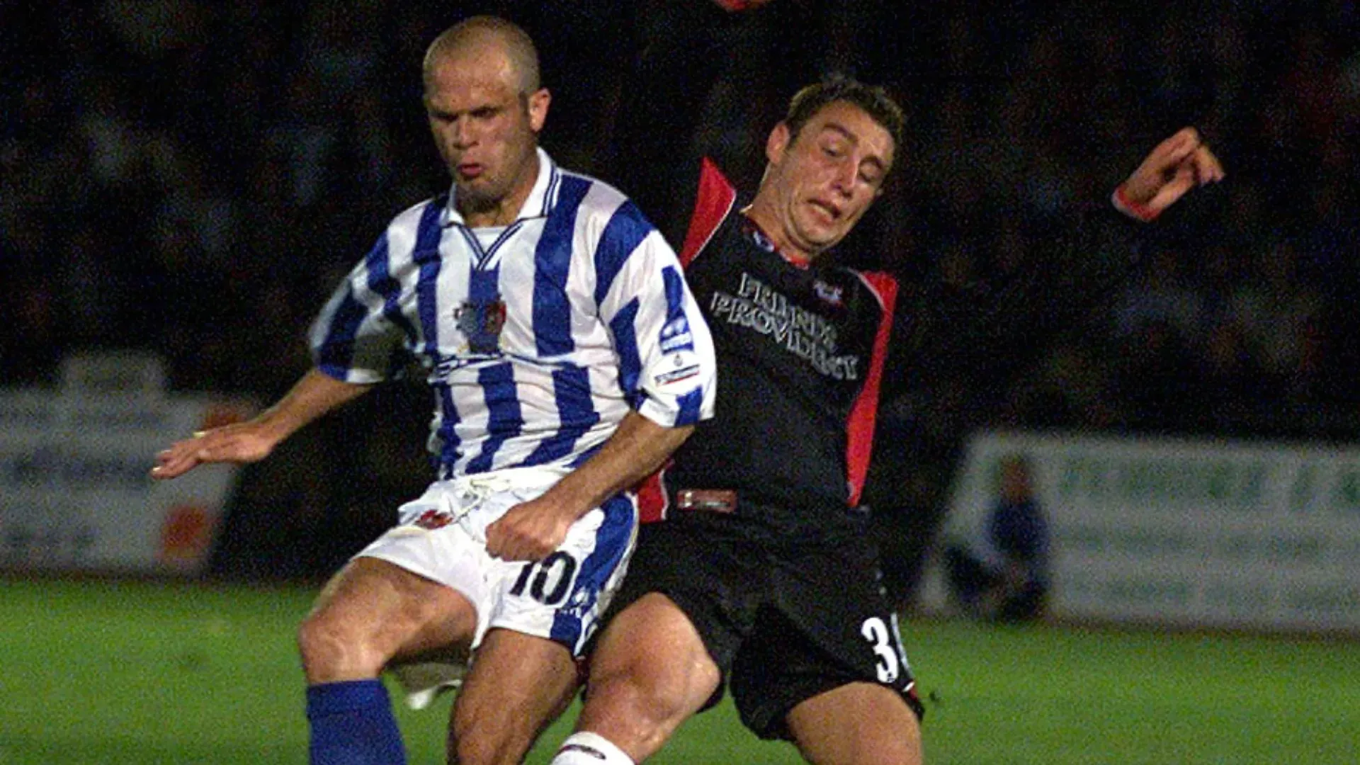 Nel 2008 si è ritirato dal calcio giocato e ha iniziato ad allenare
