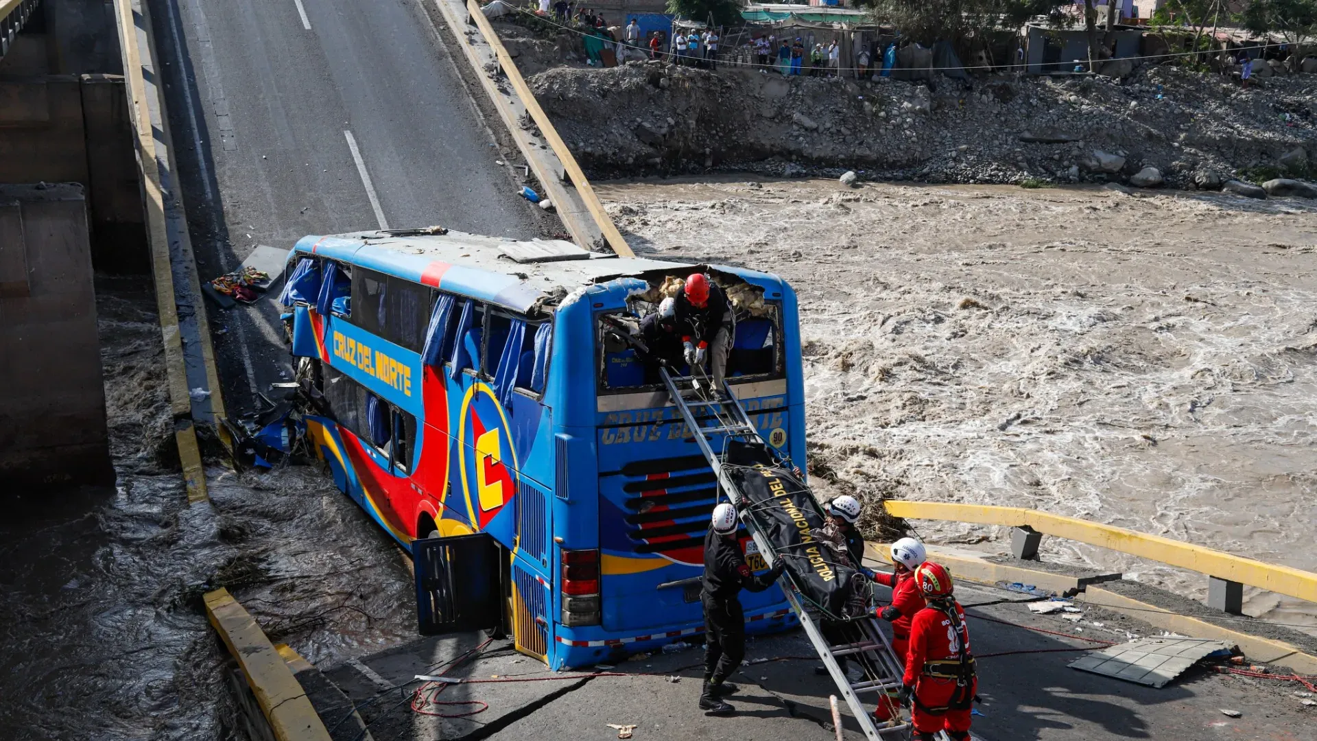 Il bus era partito da Chimbote e sarebbe dovuto arrivare a Lima
