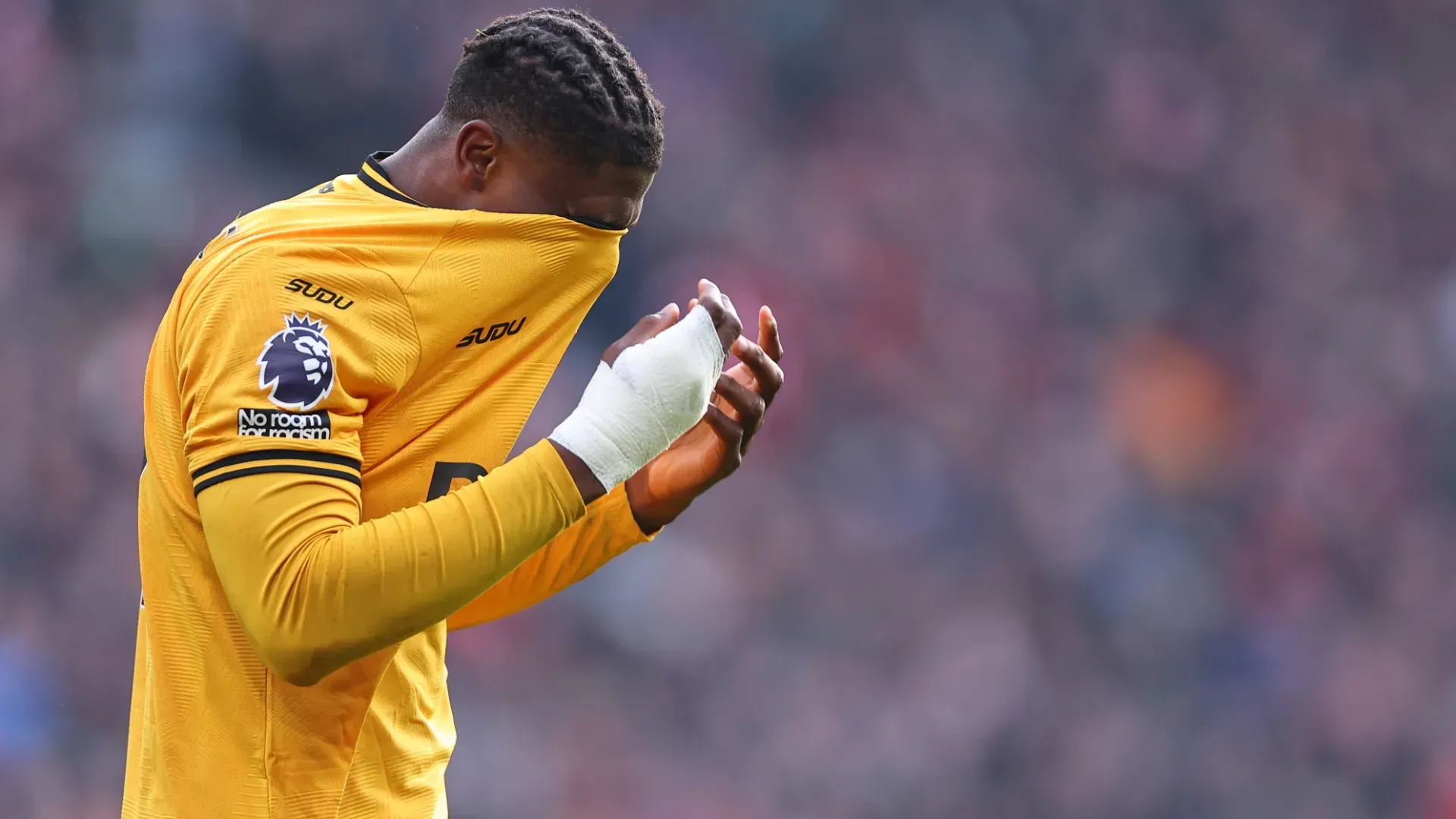 Inizia malissimo l'esperienza di Emmanuel Agbadou al Wolverhampton
