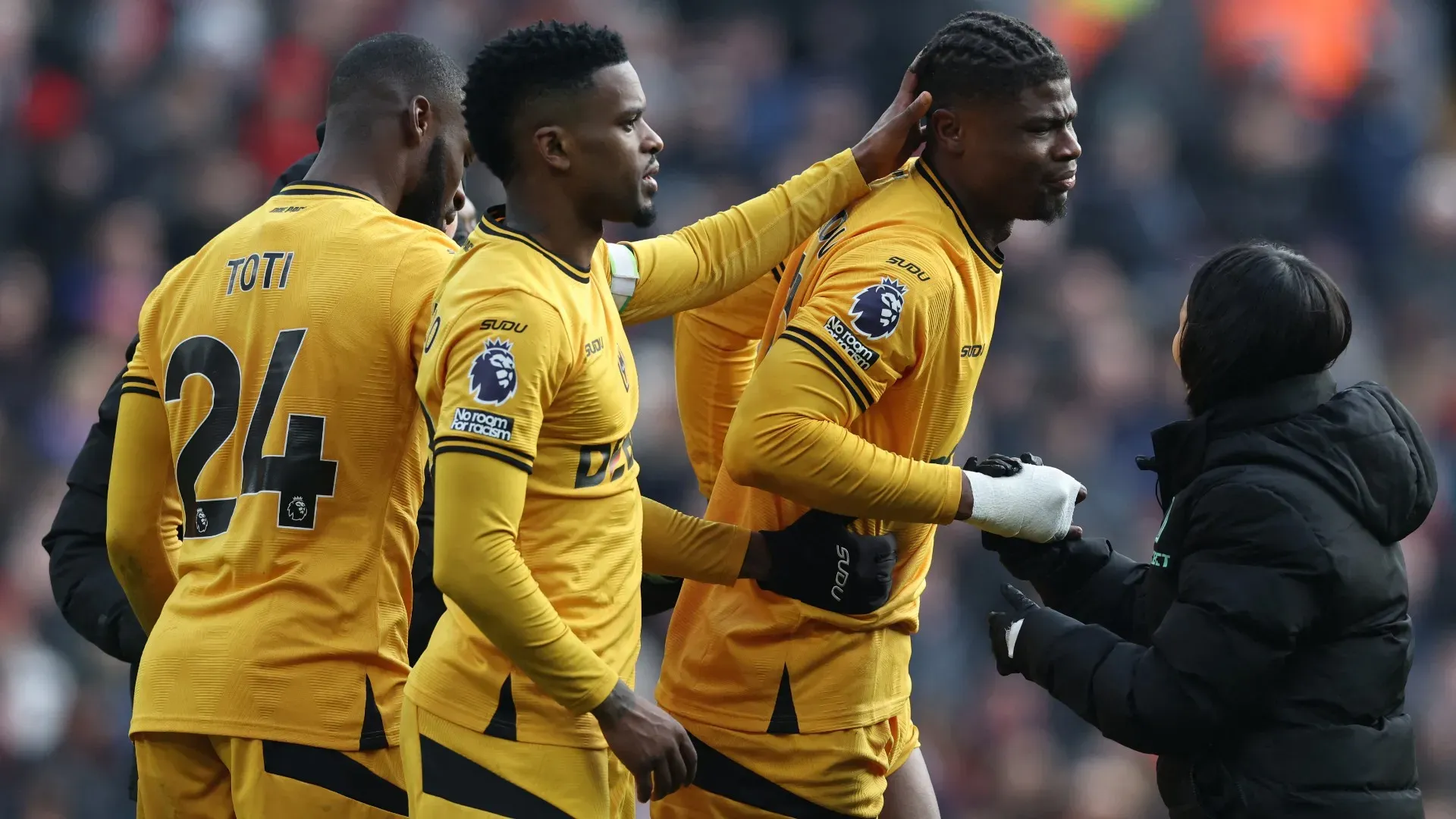 Sfortunatamente per il Wolverhampton, il campione non poteva continuare a giocare
