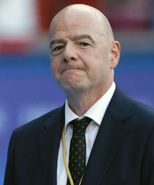 Gianni Infantino pronto a cambiare il fuorigioco: esplode il dibattito