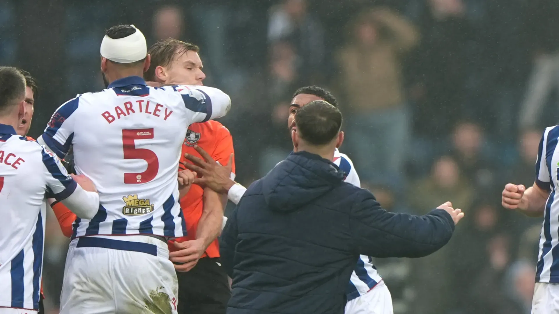 Il capitano del West Bromwich ha colpito al volto Svante Ingelsson
