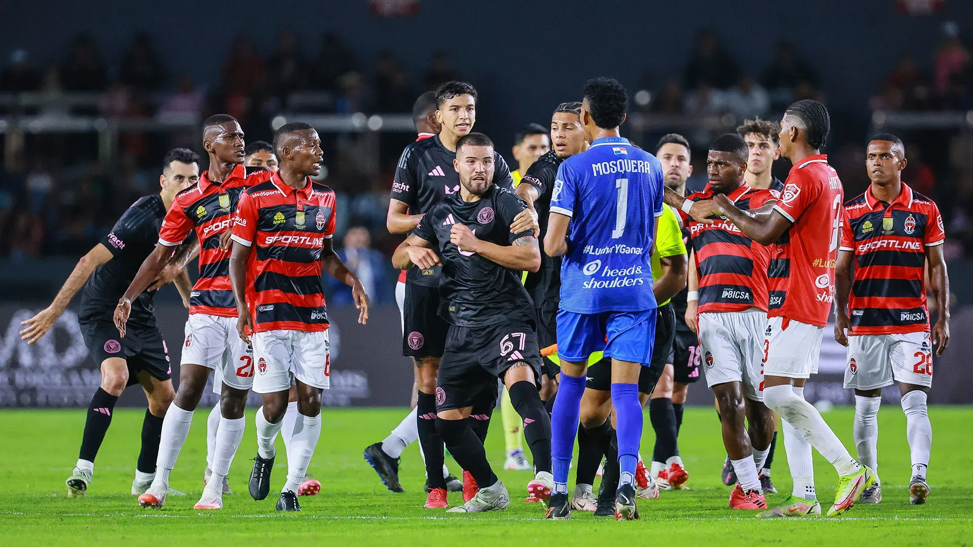 Bruttissime scene durante Sporting San Miguelito-Inter Miami
