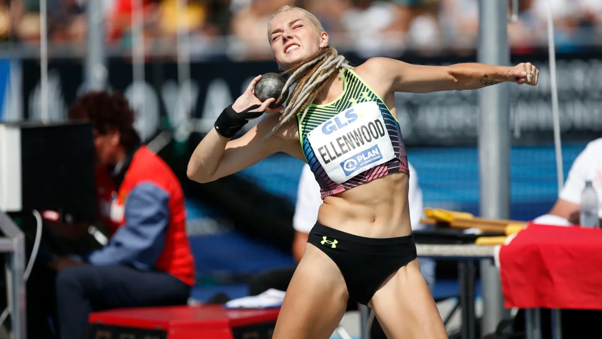 Oltre all'eptathlon ha gareggiato in singole discipline come il salto in lungo e il salto in alto
