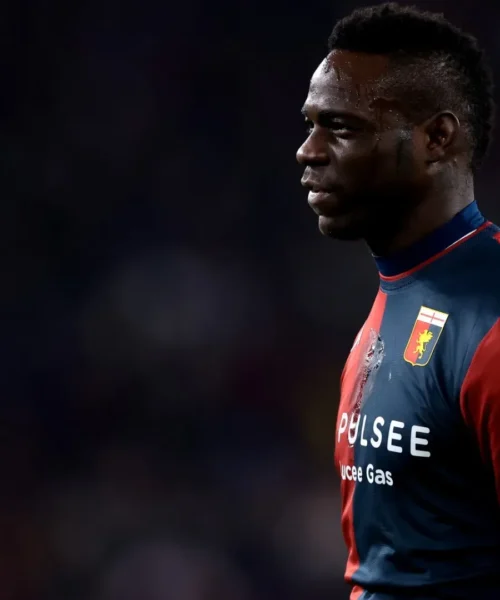 Mario Balotelli spara a zero su Patrick Vieira e il Genoa