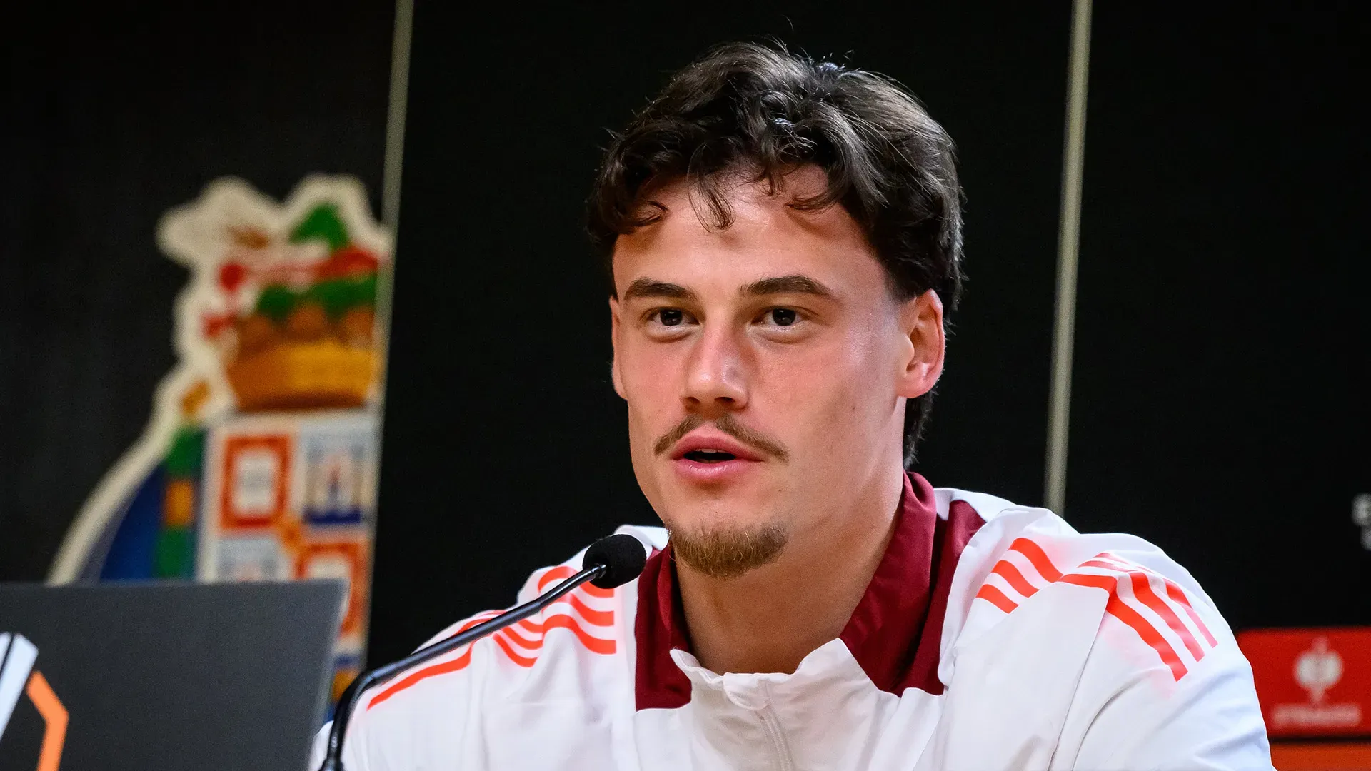 Il portiere non ha fretta di rinnovare, a differenza del club giallorosso
