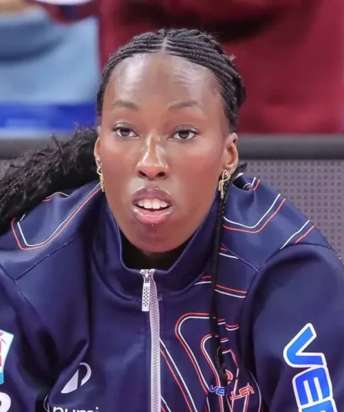 Paola Egonu esagerata, nuovo look e pallonata in faccia a un’avversaria: le foto