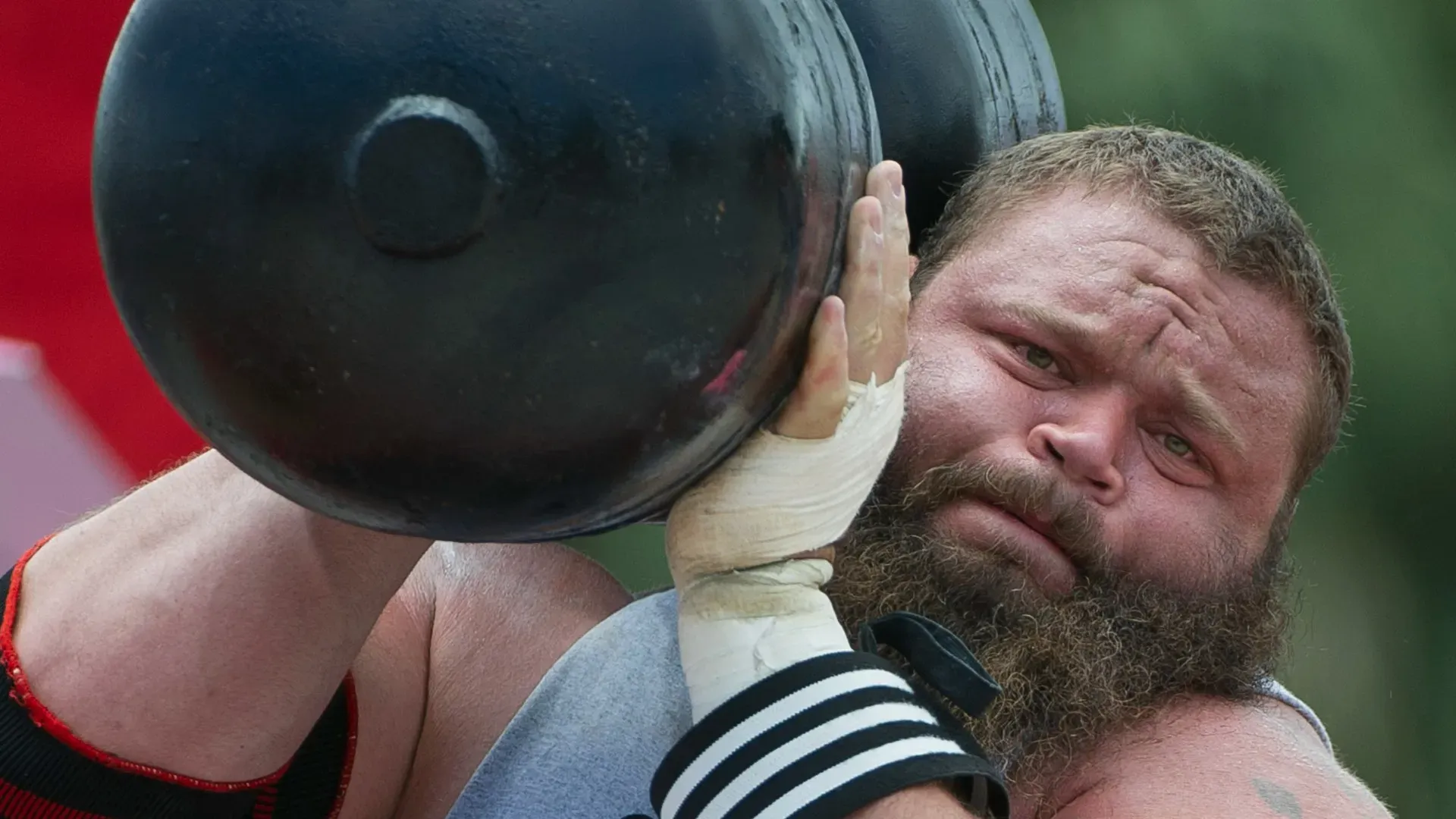 A dicembre 2022 ha deciso di ritirarsi ufficialmente dalle competizioni sportive professionistiche di strongman
