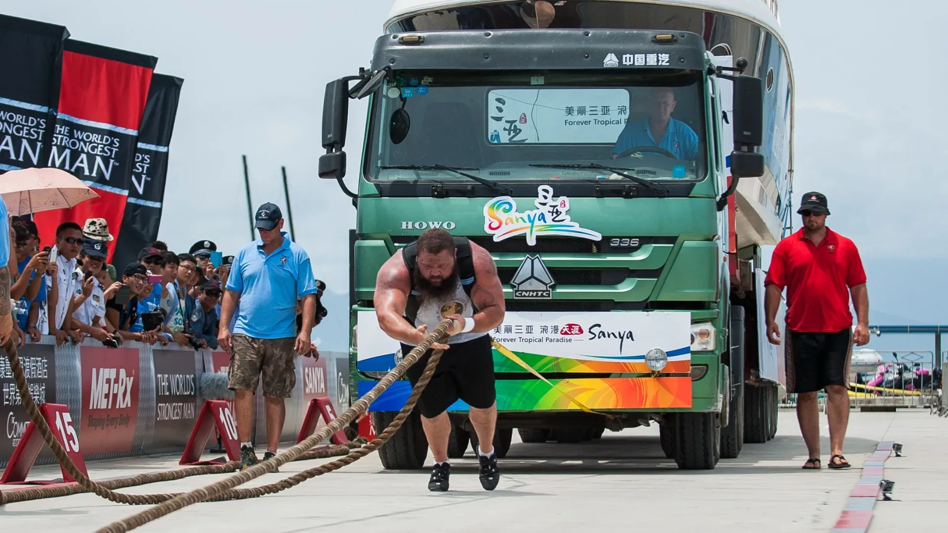 Al World's Strongest Man 2013 è riuscito a trainare un camion: incredibile
