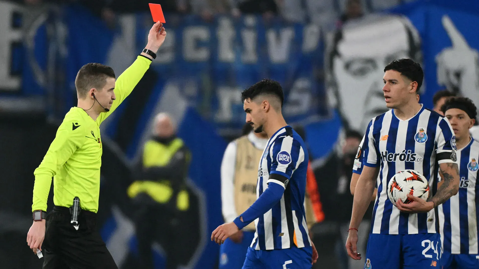 Il calciatore si è fatto espellere durante Roma-Porto
