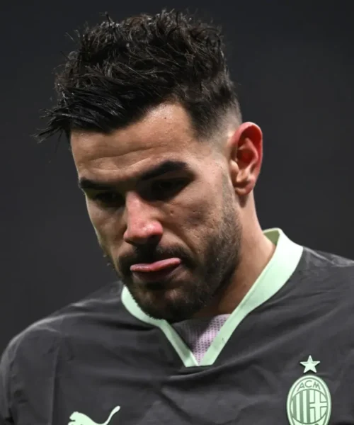 Theo Hernandez via dal Milan: si è offerto al top club. Foto