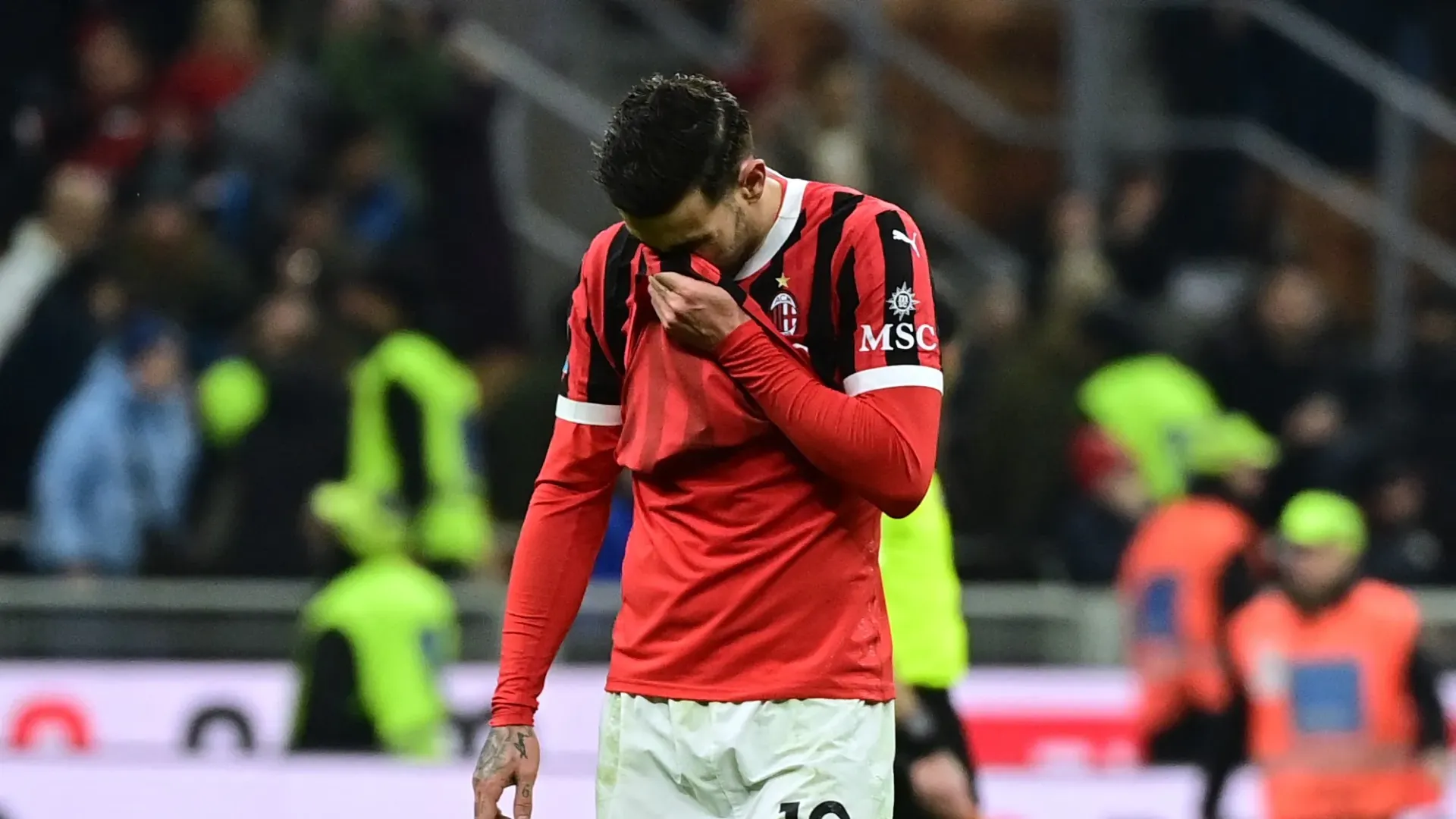 Il campione è richiesto in Premier League e potrebbe continuare la carriera in Inghilterra
