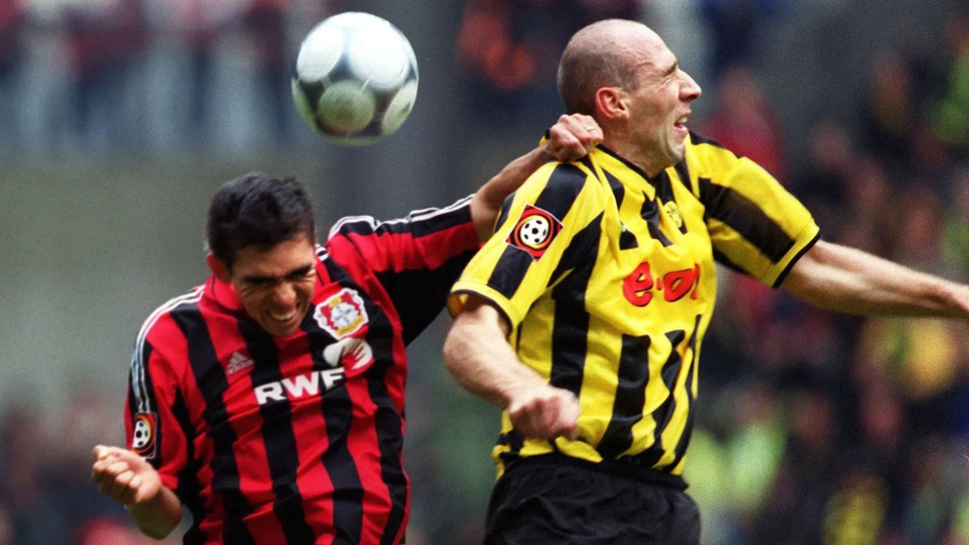 Nella stagione 2001/2002 ha vinto la Bundesliga con i gialloneri

