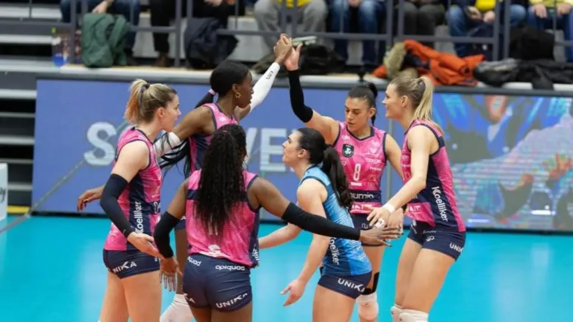 Più in equilibrio l’andamento del secondo set dove entrambe le squadre mettono a referto tanti errori con Milano che la spunta di un break. 
