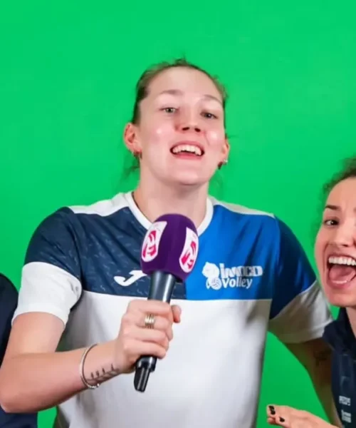 Tutte pazze per Sanremo, le regine del volley col microfono in mano: le foto