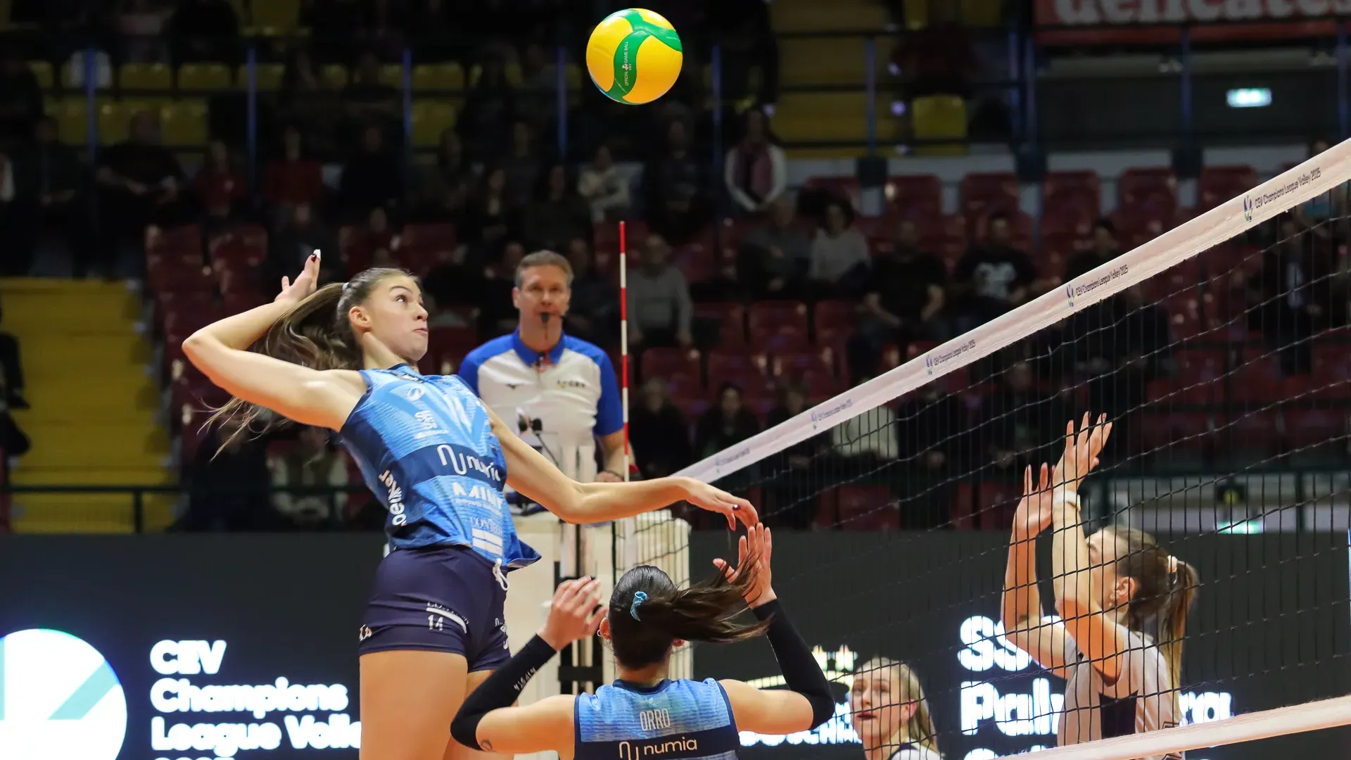 La gara di andata tra Milano e Vallefoglia aveva visto prevalere le milanesi al tie-break grazie ai 27 punti di Egonu e alla prestazione da MVP di una straordinaria Anna Danesi con 13 punti di cui ben 7 muri. 