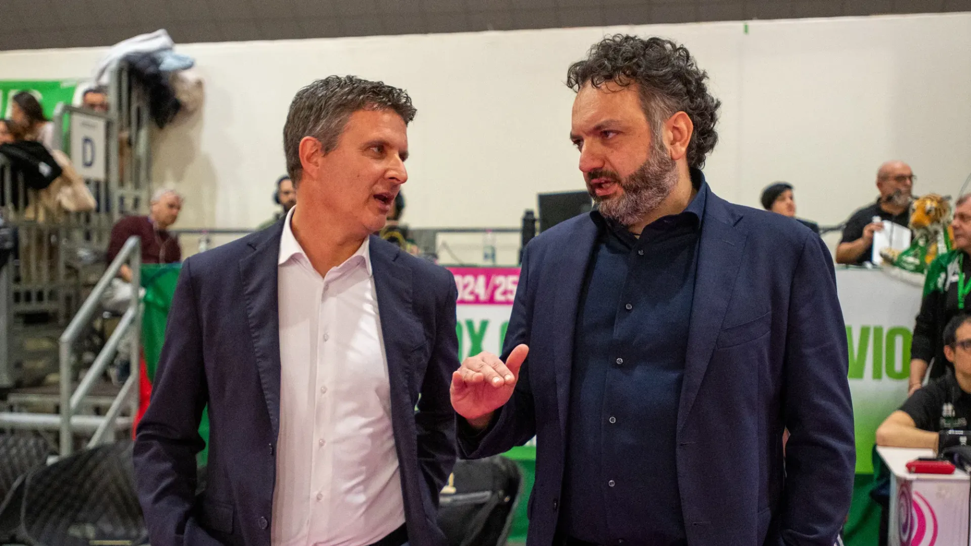 L’incontro sarà particolarmente sentito, vista la presenza di numerose ex giocatrici in entrambe le squadre. Kara Bajema e Brenda Castillo hanno vestito la maglia di Milano nella stagione 2023/24, mentre Beatrice Parrocchiale ha difeso i colori meneghini dal 2019 al 2023.