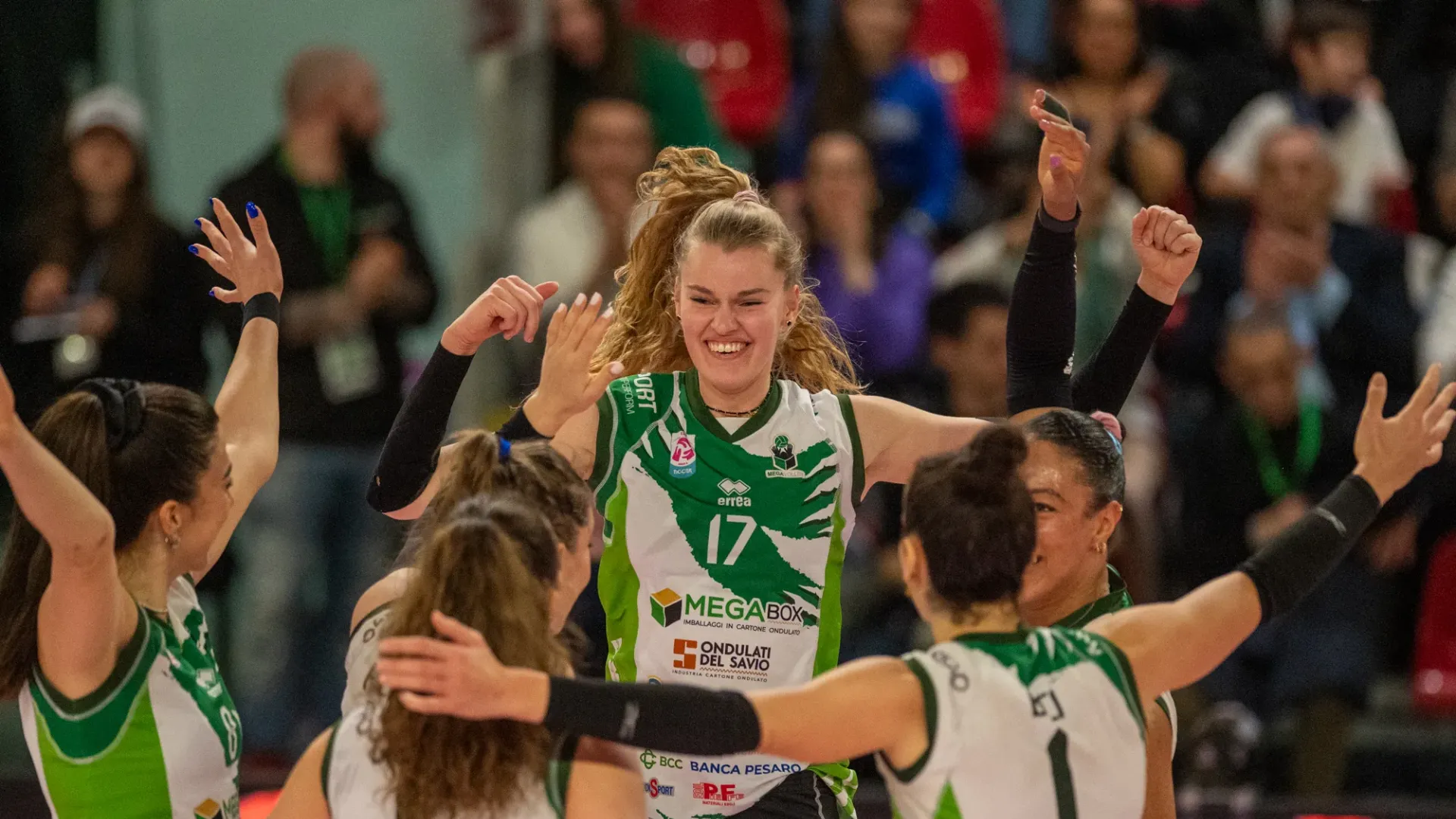 Un’ulteriore particolarità è il perfetto equilibrio nel numero di vittorie: su 30 incontri totali, le due squadre ne hanno vinti 15 ciascuna. L’ultimo confronto, valido per la semifinale di Coppa Italia A1 Frecciarossa e tenutosi l’8 febbraio scorso, ha visto le milanesi conquistare la finale dopo aver vinto al tie-break.