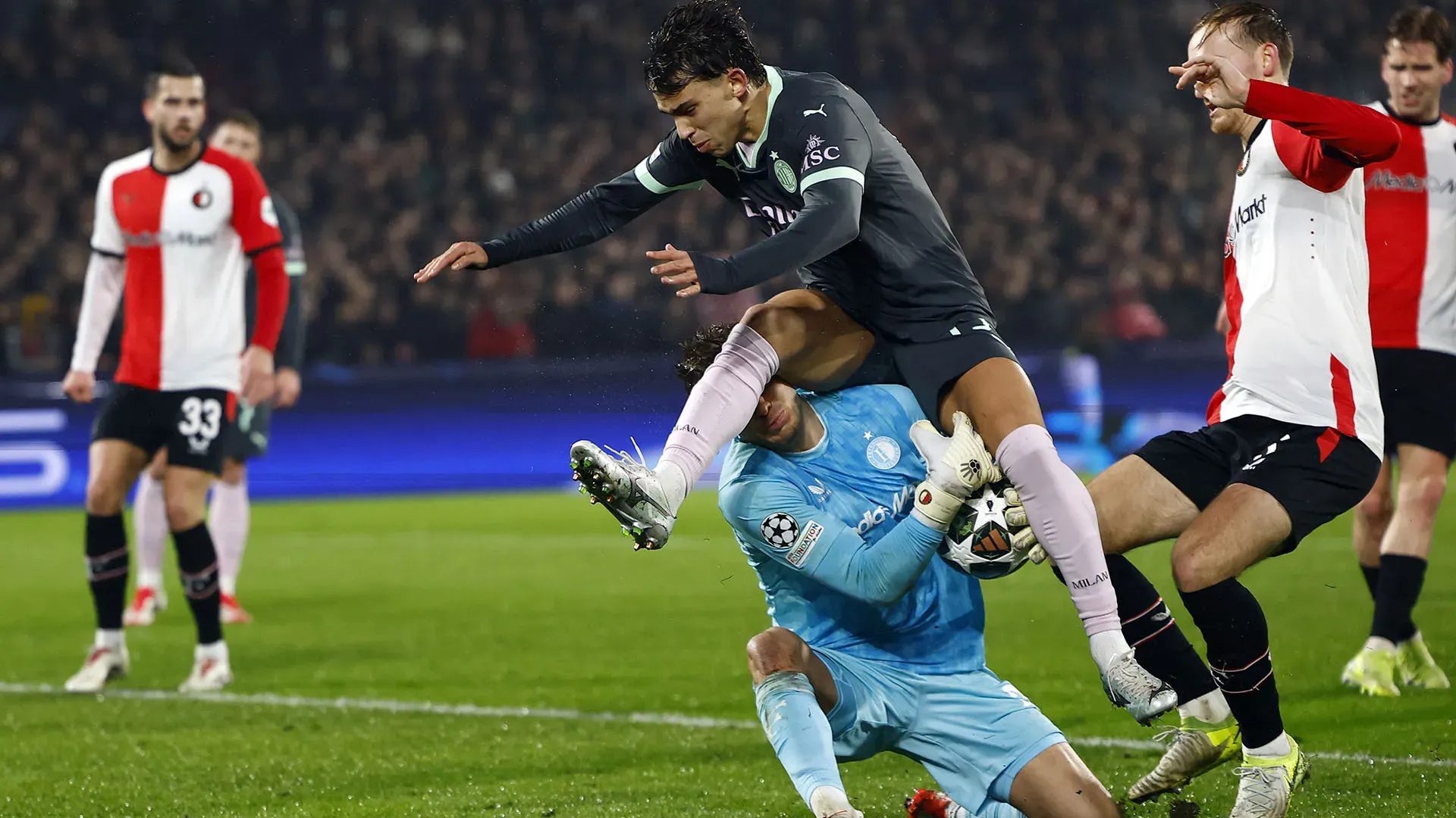 Prima Wellenreuther si è schiantato contro Joao Felix che gli è franato addosso

