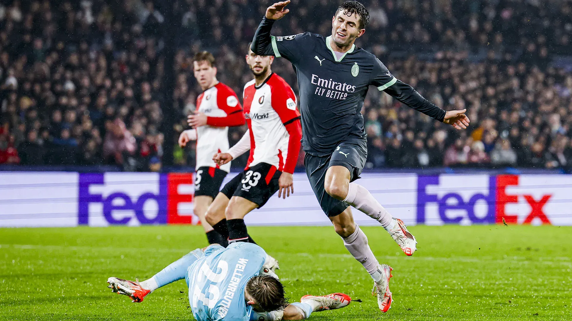 Nel match di Champions League contro il Milan Timon Wellenreuther è stato sfortunatissimo
