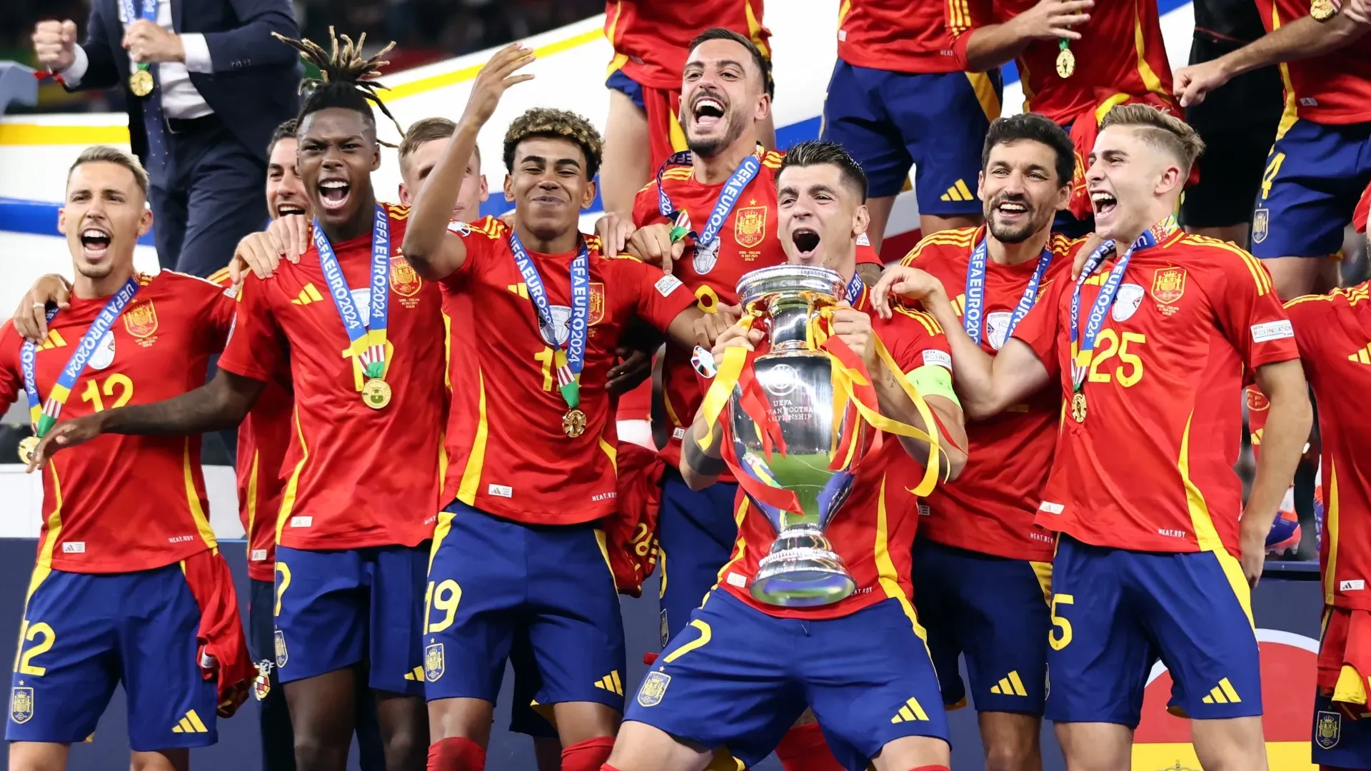 Bayern Monaco in lotta con altri 3 colossi europei per il colpo da sogno. Foto