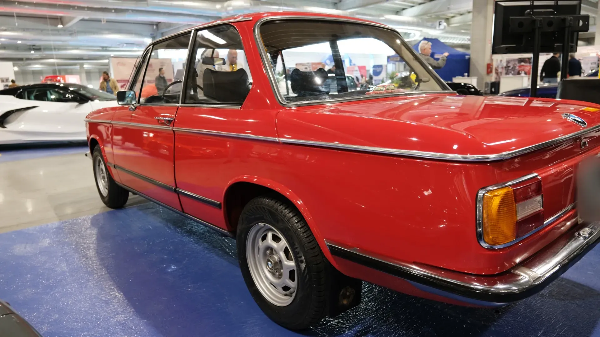 Questo esemplare, di colore rosso vivo, è del 1975