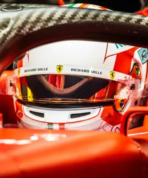 Charles Leclerc sorprende tutti, problemi per Lewis Hamilton