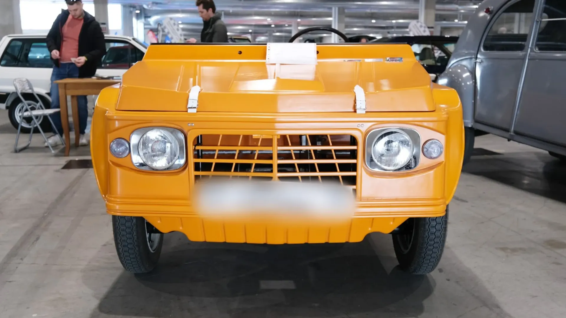 L’abitacolo della Méhari è essenziale al massimo, in linea con la filosofia Citroën di praticità e leggerezza