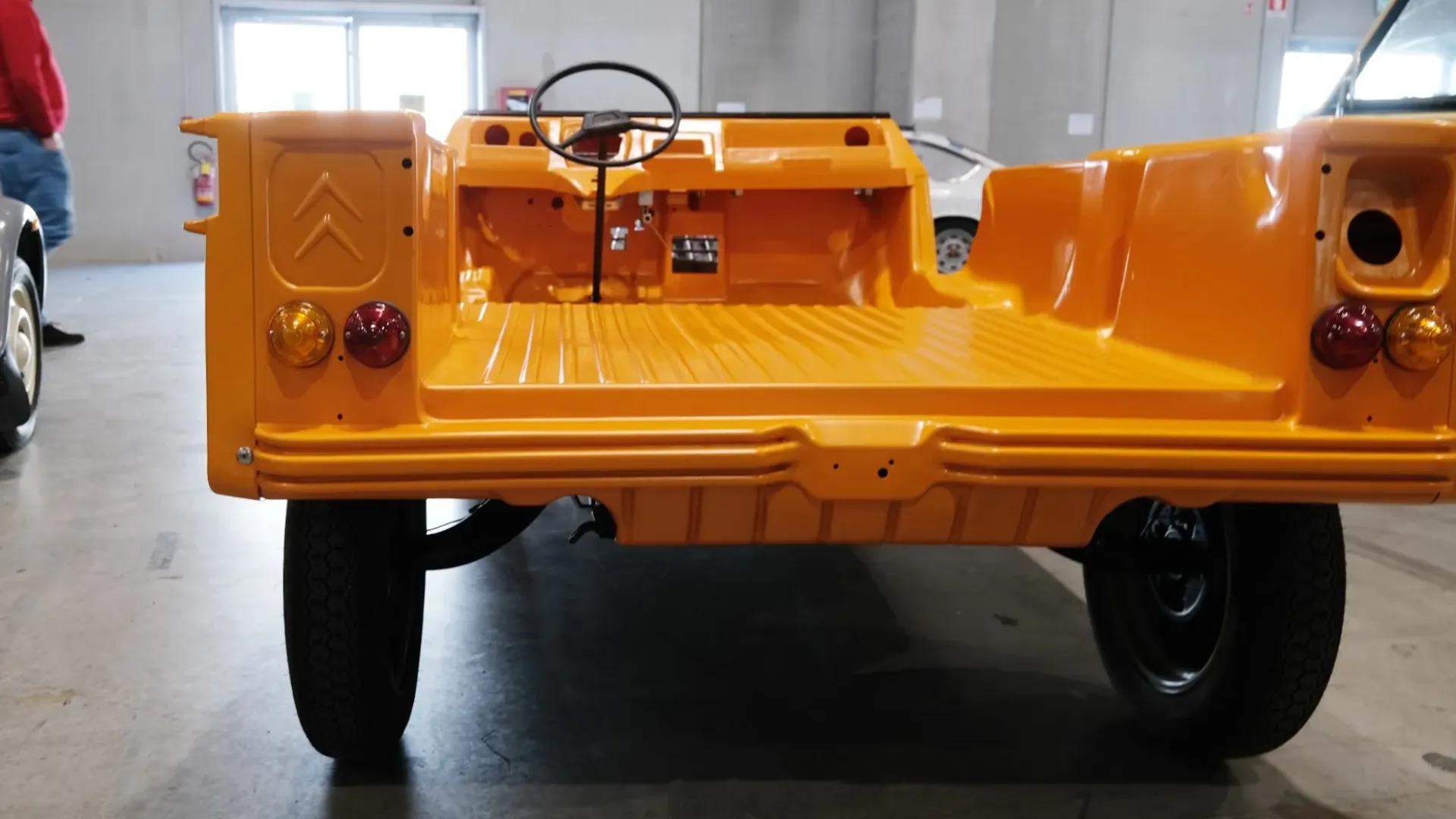 Può trasportare fino a 400 kg, un carico impressionante per un'auto così leggera e compatta