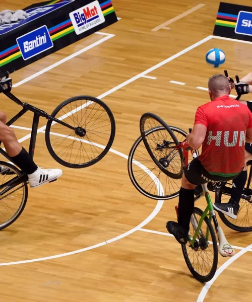 Cycle-ball: le foto di uno degli sport più strani del mondo. Foto