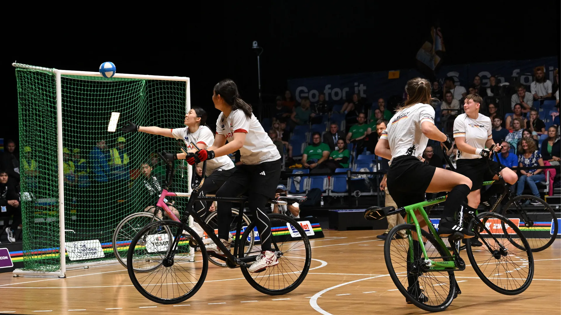 Le biciclette da Cycle Ball sono a scatto fisso, senza freni e con misure regolamentate

