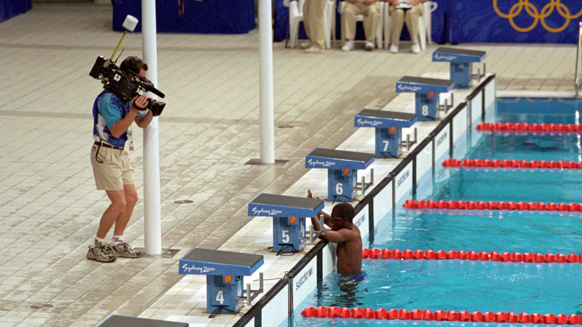 Le televisioni internazionali lo intervistarono, trasformandolo in un simbolo di determinazione e spirito olimpico
